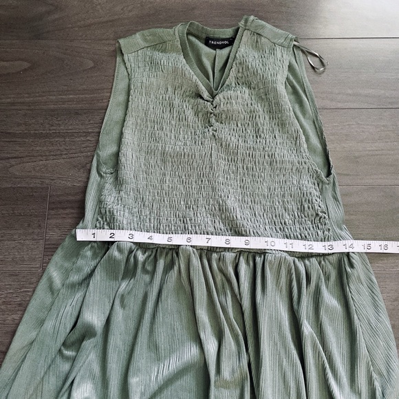 Trendyol Maxi Dress, V neck - Picture 7 of 7